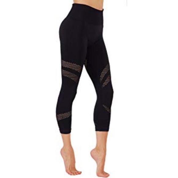 Cutout mesh active wear Capri leggings c25 - Picture 2 of 5